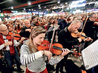 Hundreds attend Czech Christmas Mass