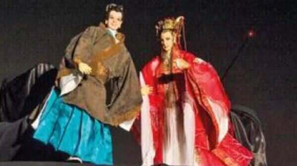 International puppet show brings magic, mystery alive