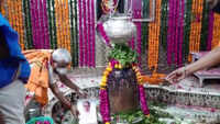 Priests offer special prayers in temples for speedy recovery of CM Shivraj 