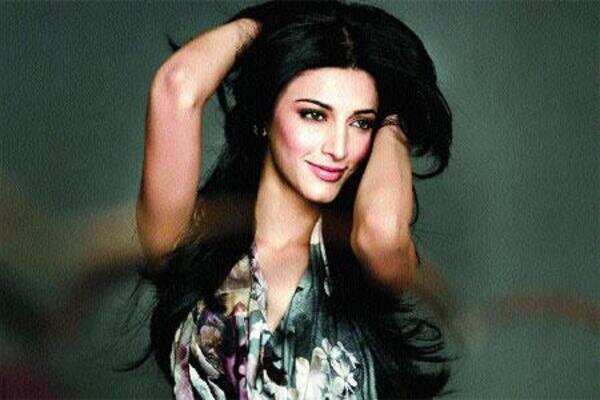 Shruti Haasan's song from Shamitabh is a hit!