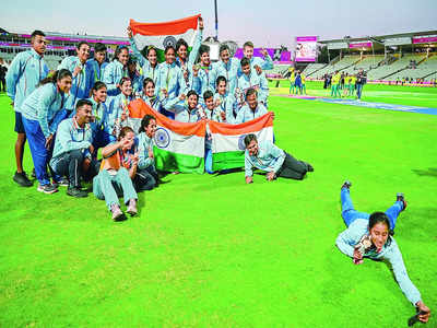 Same fee for women, men cricketers