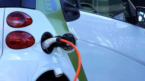 EV wholesales 2025: e2Ws grow 11%, passenger EVs nearly double YoY