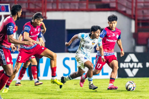 Never seen a clearer red card, referees cannot improve: Manolo Marquez
