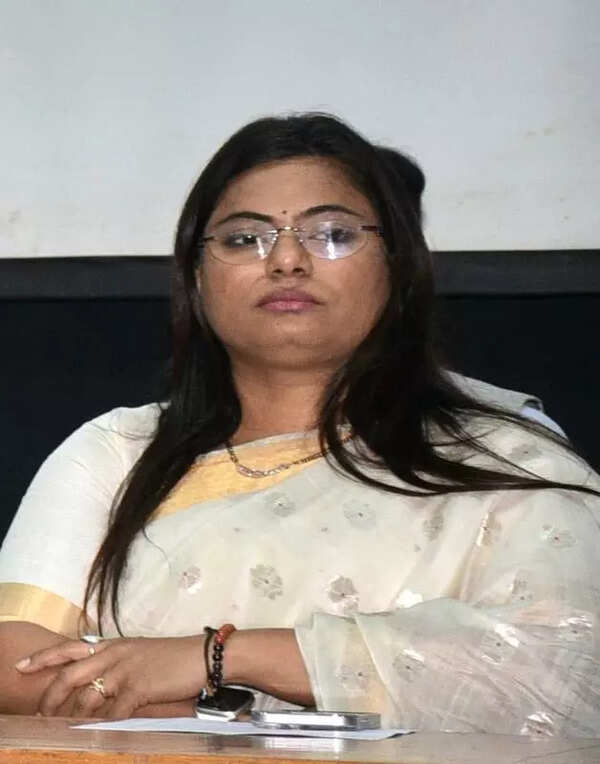 SMC deputy commissioner resigns