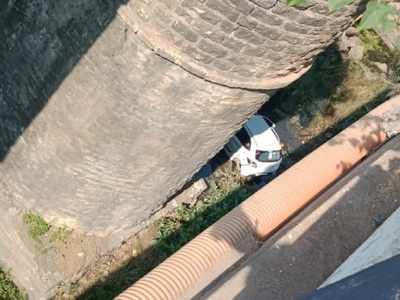 Telangana: Cop falls to death while watching car crash