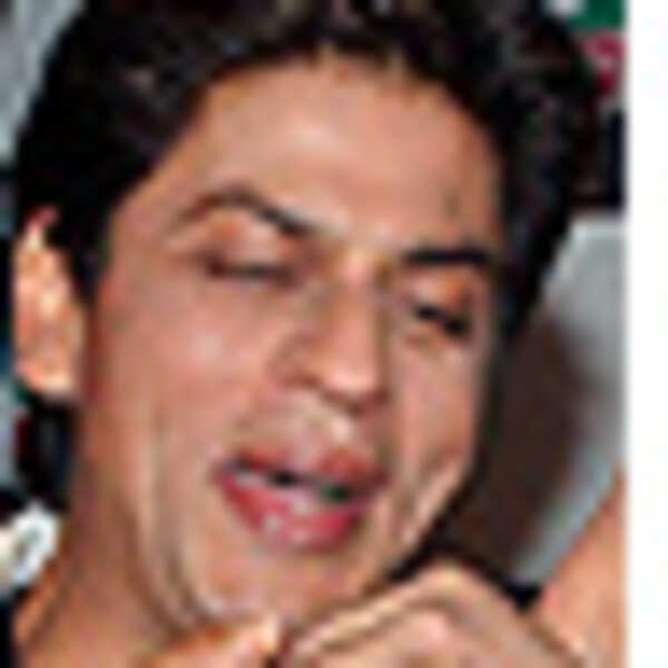 I am serving to entertain: SRK