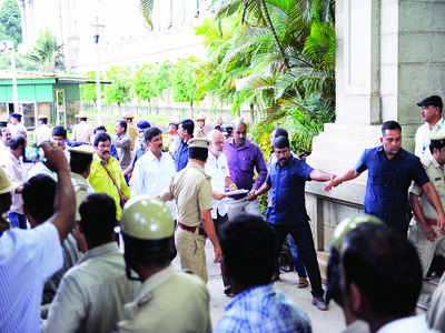 Karnataka crisis: Speaker Ramesh Kumar refuses to accept resignations of rebel MLAs, saves coalition govt to die another day