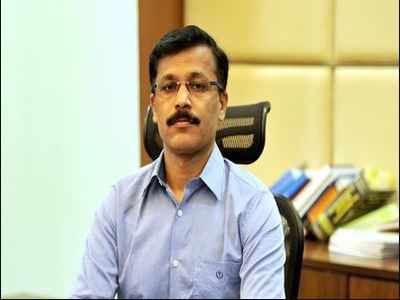 Tukaram Mundhe assumes charge as Nashik municipal commissioner, says online services, cleanliness priorities