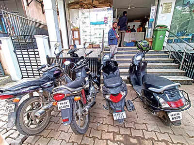 Delivery personnel block Indiranagar residents’ path