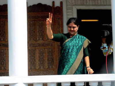 Sasikala to be next Tamil Nadu chief minister, Panneerselvam resigns