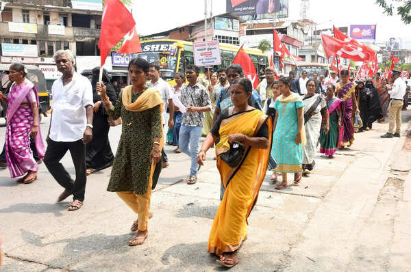 CPM protests tie-up of four govt hospitals with private colleges in DK
