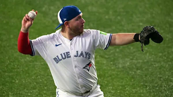 Alejandro Kirk’s wife Sofia turns heads with spring training post as Blue Jays catcher gears up for 2026 season