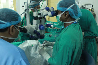 Mumbai surgeon comes to rescue of pellet-hit