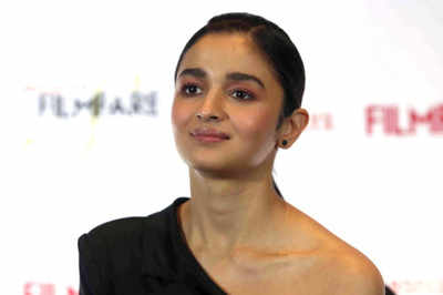 Alia Bhatt moves to her new house with sister Shaheen