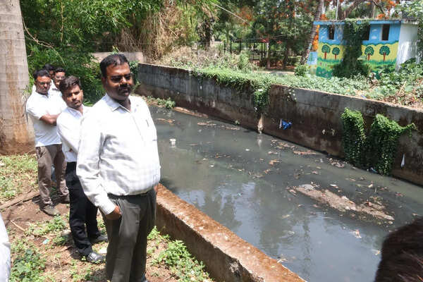 BCC filling potholes, cleaning drains ahead of rains