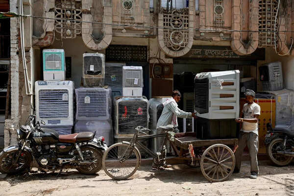 Heat triggers power outages in Lucknow