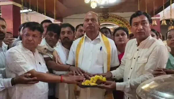 Divine validation sought as Sringeri poll battle continues