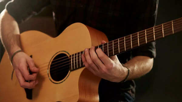 How To Pick The Right Acoustic Guitar? Buying Guide With Recommendations