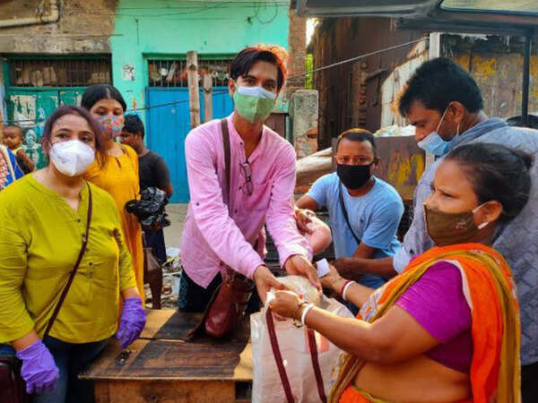 Kolkata: Actress Rituparna Sengupta organises relief camp for sex workers in Kalighat red-light area