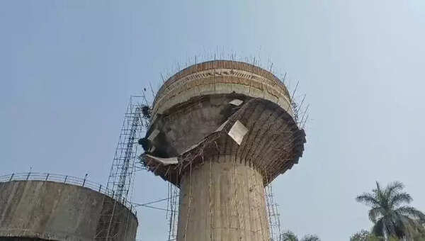 Overhead tank scaffold falls near road in Valsad