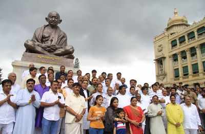Gujarat MLAs meet Karnataka governor on first outing after a week