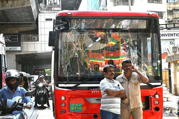 BEST conductor killed after being crushed between 2 buses in Andheri chain collision