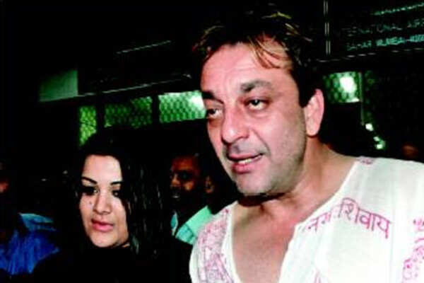 No passport for Sanjay Dutt