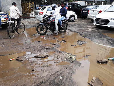 NGO finds 83 potholes between Bandra and Dahisar