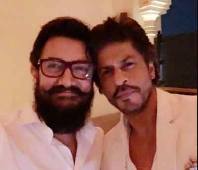 Shah Rukh Khan and Aamir Khan pose together after 25 years