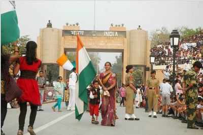 India sends back 50 Pakistani students