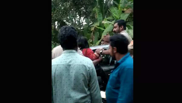 Kerala: Case against 'drunk' woman for creating ruckus on Pandakkal road