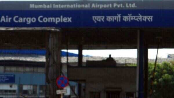 Mumbai: 17 tainted customs officials suspended