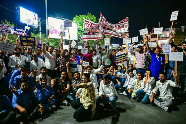 Docs hold rally in Jaipur, services in pvt hosps remain shut