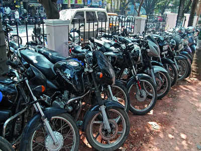 20 phones, 28 vehicles worth Rs 34 lakh recovered in 2 rackets