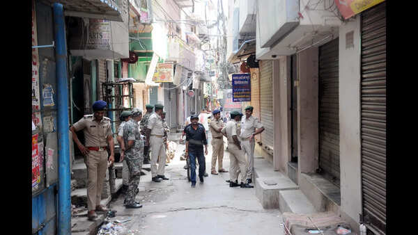 Two juveniles detained for killing man, injuring his wife