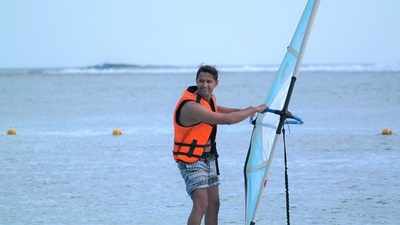 Vatsal Sheth learns water surfing in Mauritius for Haasil; Zayed Khan to make TV debut