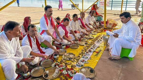 Gaya pind daan goes online but can there be a shortcut to moksha?