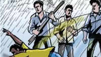 Ghaziabad: Asked to stop drinking on road, four thrash constable 