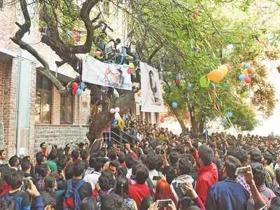 Delhi: ‘Virgin tree’ in Hindu College dubbed misogynist