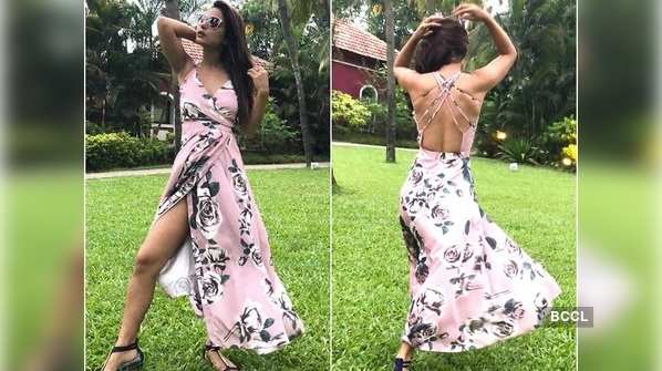 Hina Khan flaunts her back in a floral dress; see new pictures from her Goa vacation