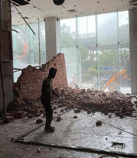 Illegal walls, rooms in offices and housing complexes face the hammer in Gurgaon