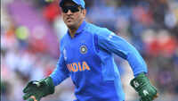 Ask Dhoni to remove Army insignia from gloves: ICC to BCCI 