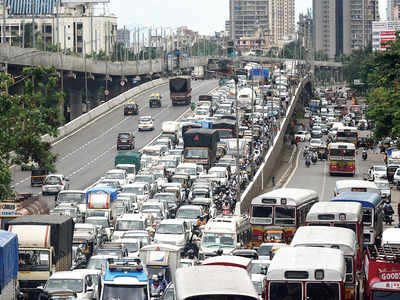 Police’s 2-km rule tests chaos theory; Mumbaikars caught in traffic jams