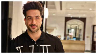 Aly Goni: From growing up in a curfew situation in his hometown ...