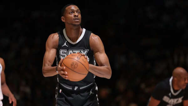 De'Aaron Fox receives encouraging update as San Antonio Spurs battle Oklahoma City Thunder in Game 3