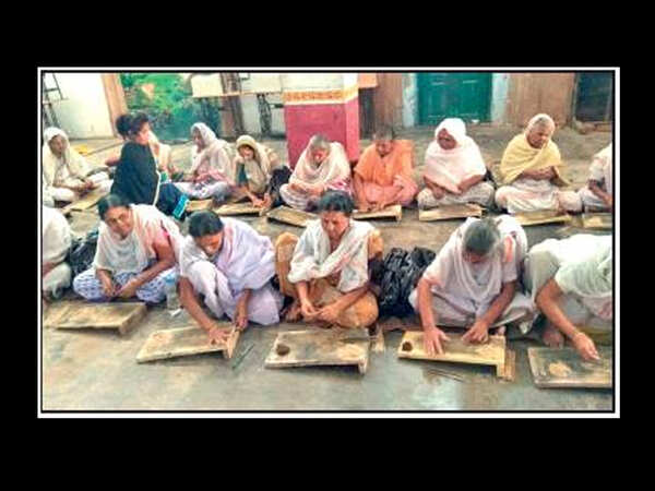 Joss sticks from temple flowers bring coloured dreams for Vrindavan widows