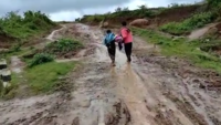 AP: Bridge damaged, man carries body of dead daughter in arms for 3 kilometres 