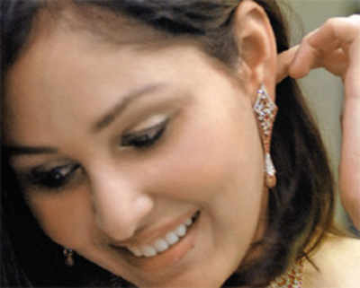 Jeweller takes on Pooja Chopra