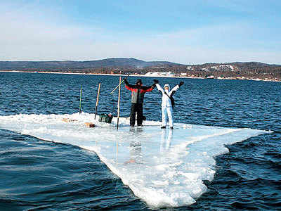 536 fishermen stranded on ice floe rescued