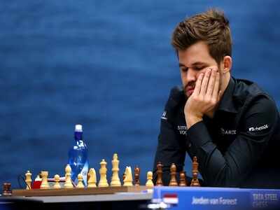 Magnus Carlsen, Ian Nepomniachtchi storm into semis